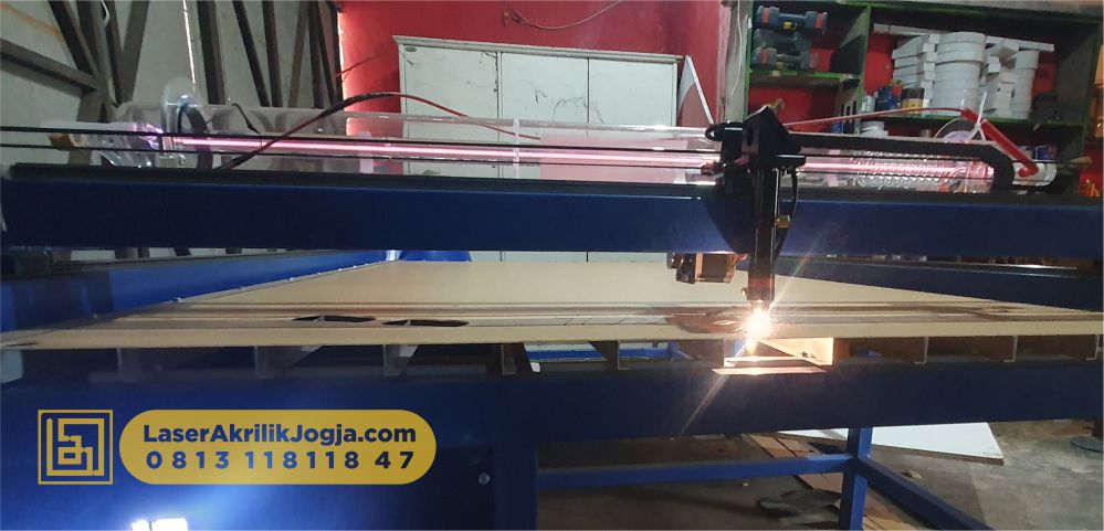 jasa laser akrilik